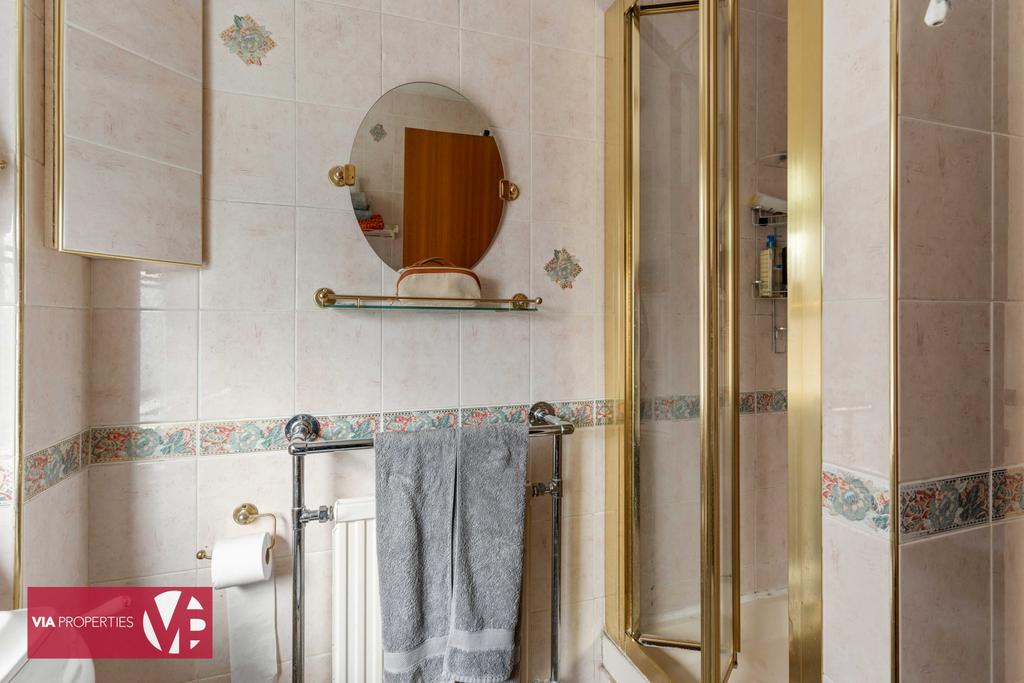 153a Old Nazeing Road Broxbourne EN10 6 QU via...
