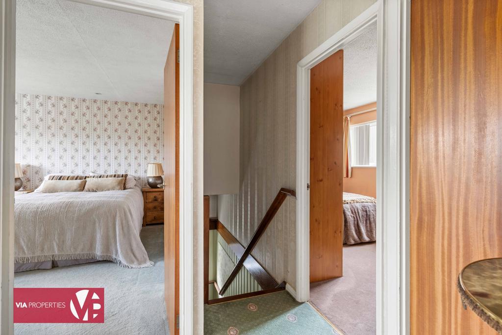 153a Old Nazeing Road Broxbourne EN10 6 QU via...