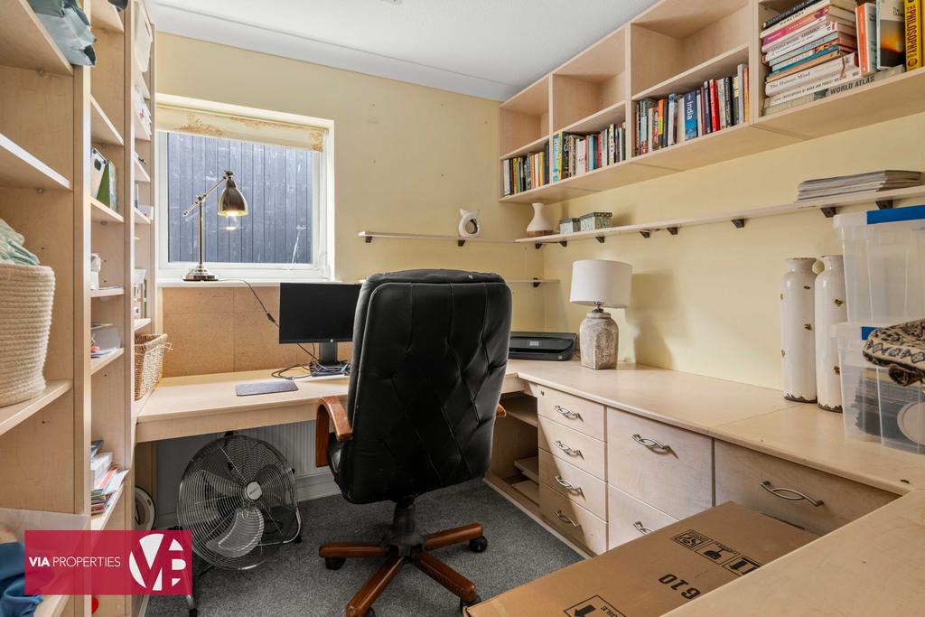 153a Old Nazeing Road Broxbourne EN10 6 QU via...