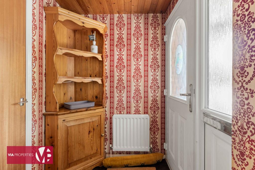 153a Old Nazeing Road Broxbourne EN10 6 QU via...