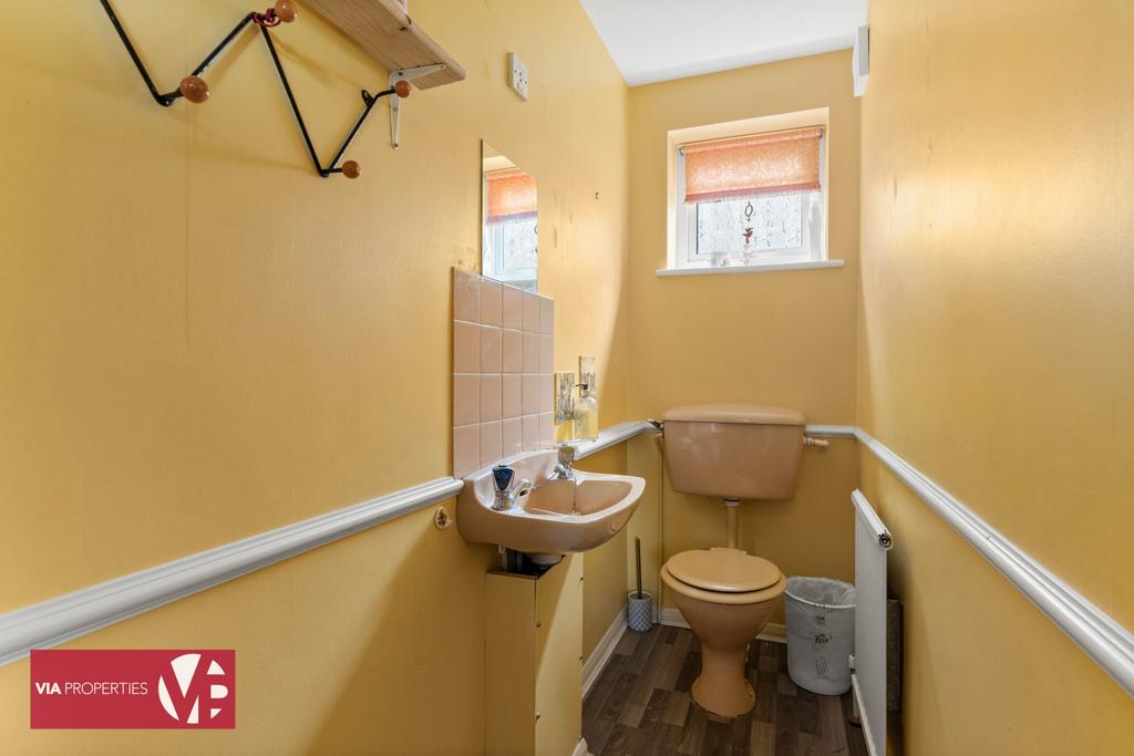 153a Old Nazeing Road Broxbourne EN10 6 QU via...