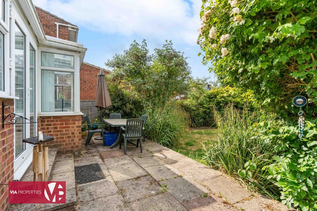 153a Old Nazeing Road Broxbourne EN10 6 QU via...