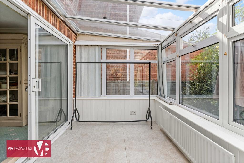 153a Old Nazeing Road Broxbourne EN10 6 QU via...