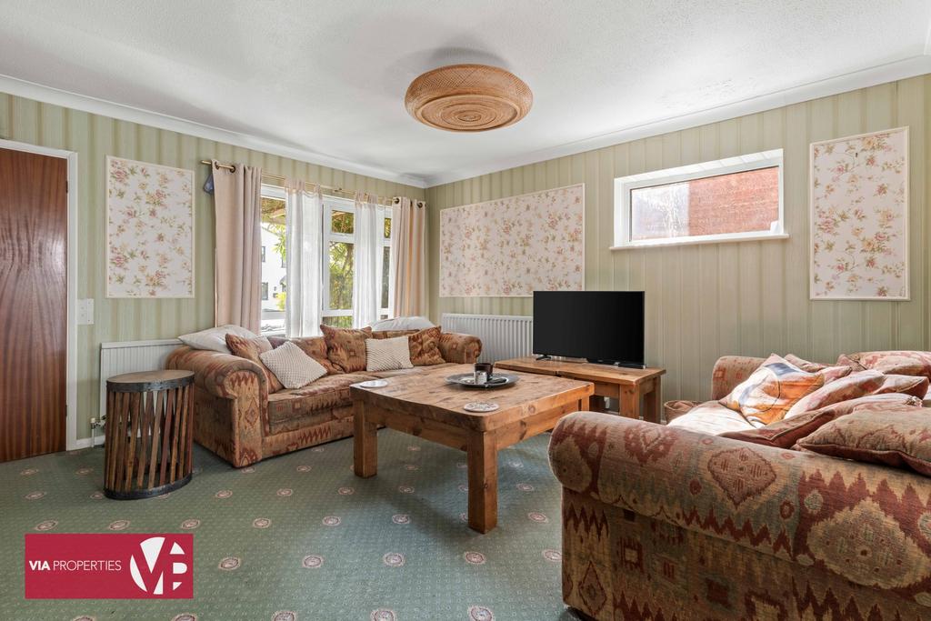 153a Old Nazeing Road Broxbourne EN10 6 QU via...