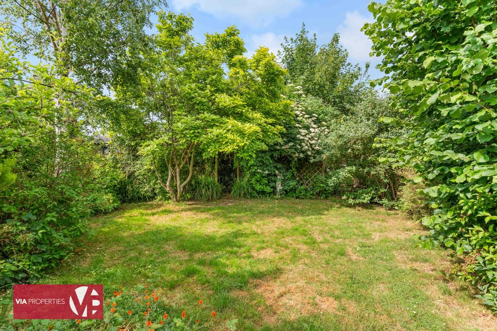 153a Old Nazeing Road Broxbourne EN10 6 QU via...