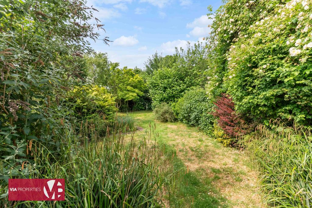 153a Old Nazeing Road Broxbourne EN10 6 QU via...