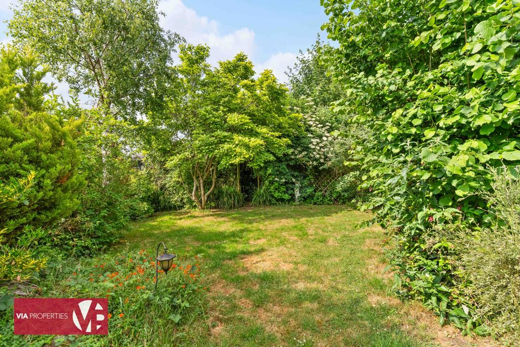153a Old Nazeing Road Broxbourne EN10 6 QU via...