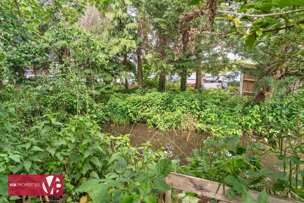 153a Old Nazeing Road Broxbourne EN10 6 QU via...