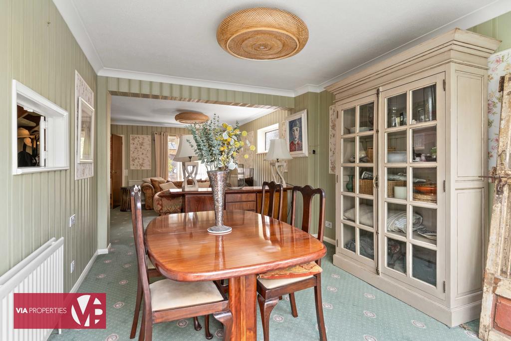 153a Old Nazeing Road Broxbourne EN10 6 QU via...