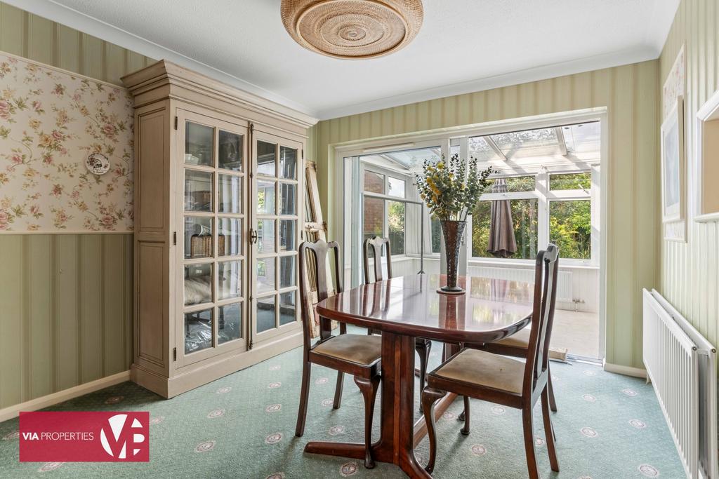 153a Old Nazeing Road Broxbourne EN10 6 QU via...