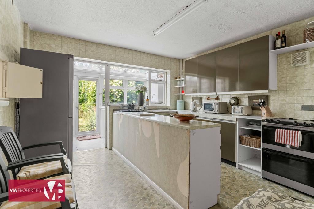 153a Old Nazeing Road Broxbourne EN10 6 QU via...