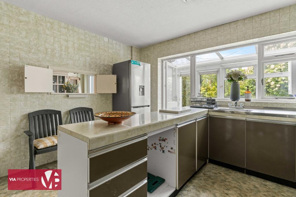 153a Old Nazeing Road Broxbourne EN10 6 QU via...