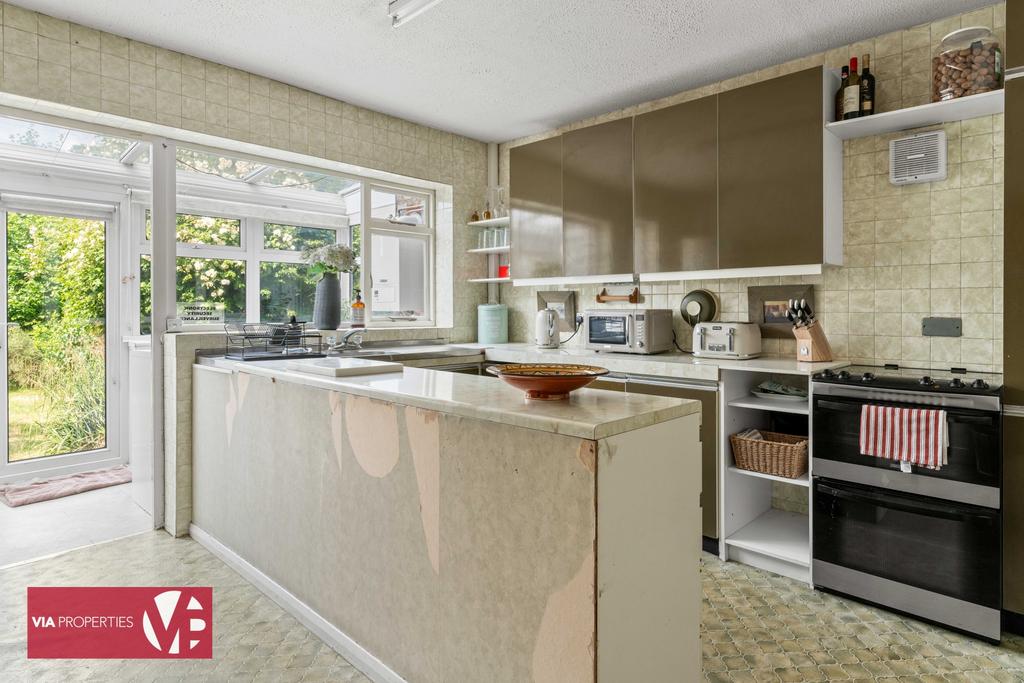 153a Old Nazeing Road Broxbourne EN10 6 QU via...