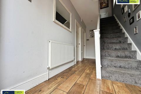 4 bedroom semi-detached house for sale, Howard Road, Glen Parva, Leicester, Leicestershire