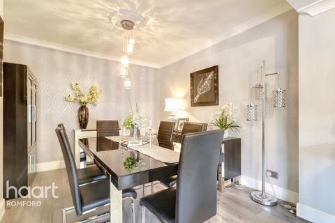 4 bedroom terraced house for sale, Mawney Road, Romford, RM7 8BX