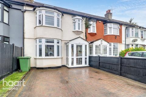 4 bedroom terraced house for sale, Mawney Road, Romford, RM7 8BX