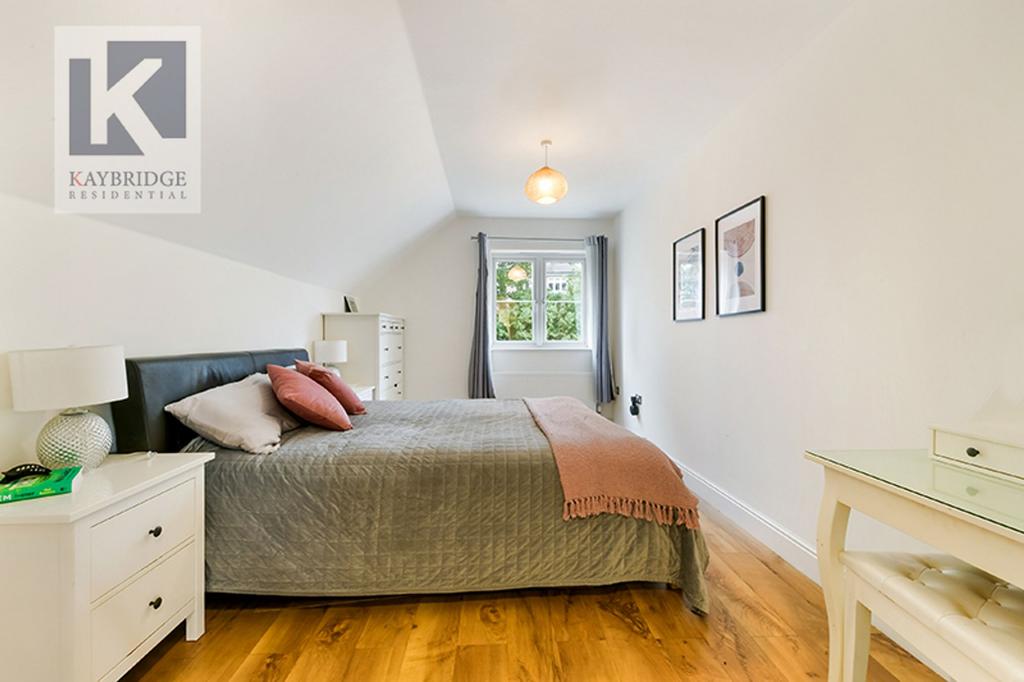 Bankside, Epsom - KT17 3 AR