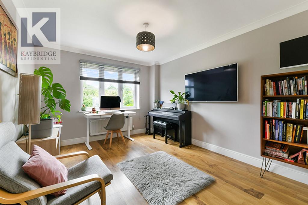 Bankside, Epsom - KT17 3 AR