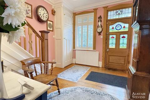 4 bedroom detached house for sale, Dogford Road, Royton