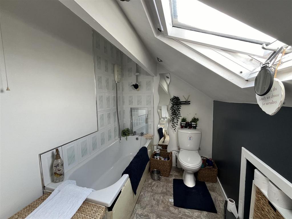 En-Suite Bathroom