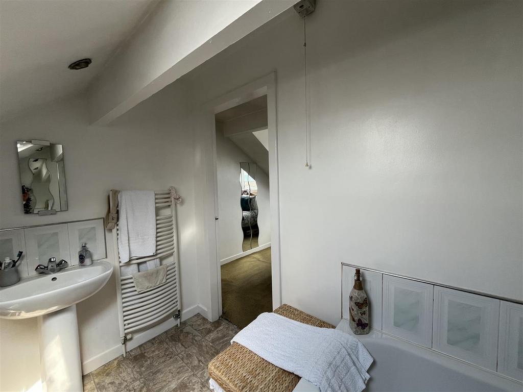 En-Suite Bathroom