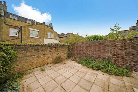 123 Heath Road, London, SW8 3BB