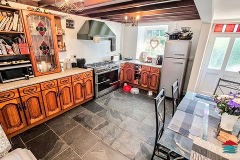 undefined, Edern, Pwllheli, LL53