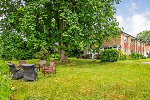 14 Furrows Place, Caterham, CR3 5EH