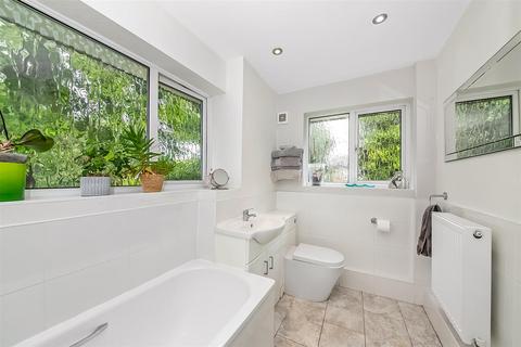 14 Furrows Place, Caterham, CR3 5EH