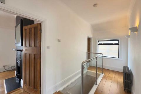 2 bedroom apartment for sale, Leigh on Sea SS9