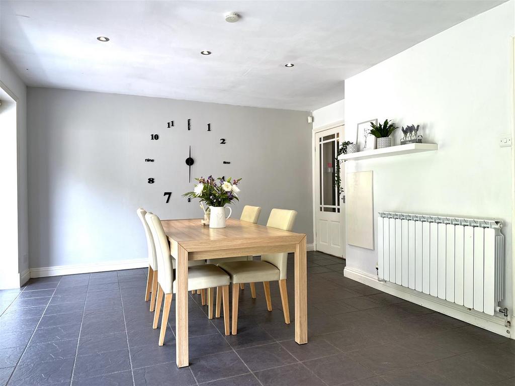 Dining Area 679