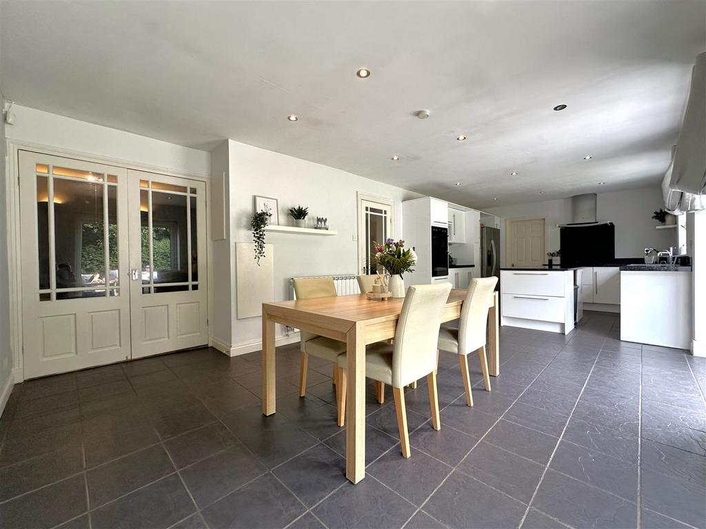 OPEN-PLAN Dining Kitchen 698