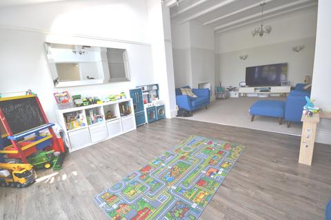 705 Beverley Road, Hull, HU6 7JN