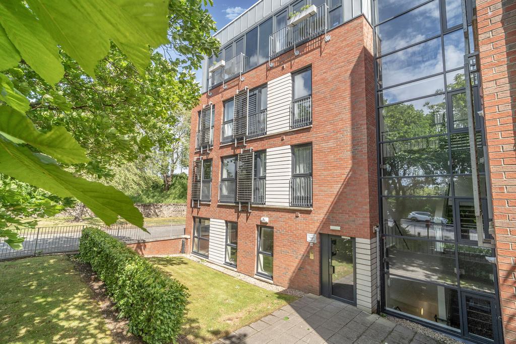 52/5 East Fettes Avenue, Fettes... 2 bed flat - £375,000