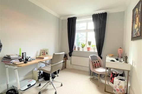 3 bedroom flat for sale, Oaklands Road, Bromley, BR1