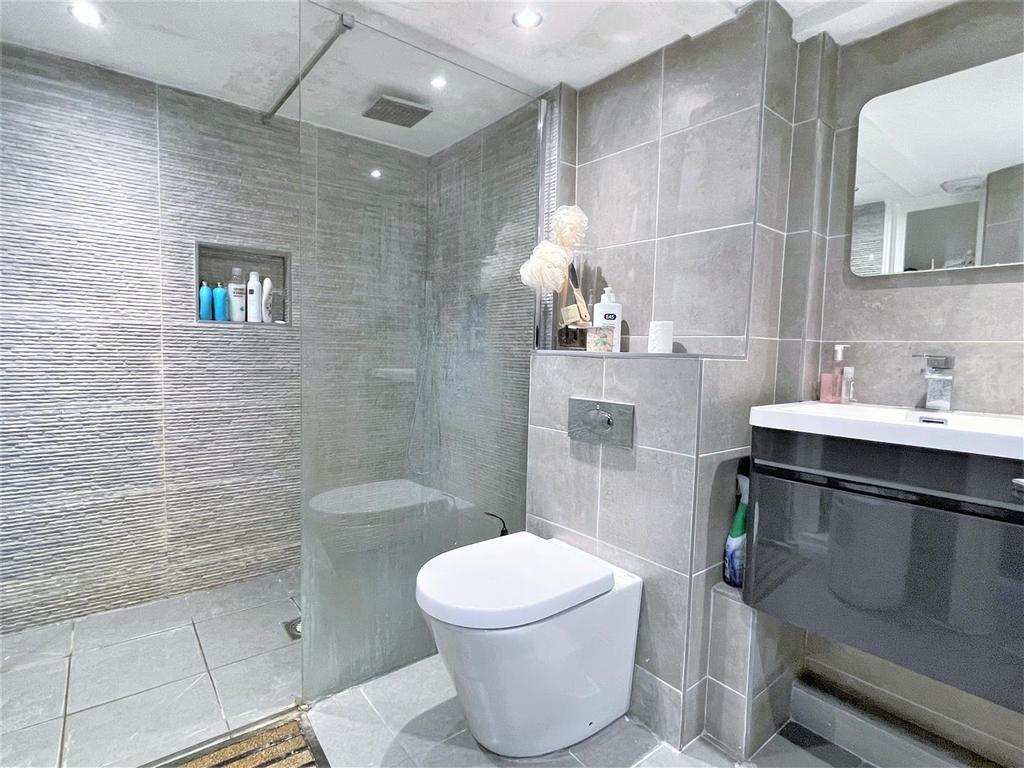 Shower Room.jpg