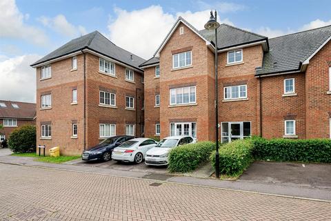2 bedroom flat for sale, St. Mawes Close, Croxley Green