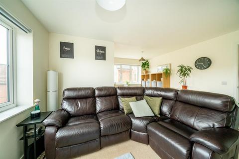2 bedroom flat for sale, St. Mawes Close, Croxley Green