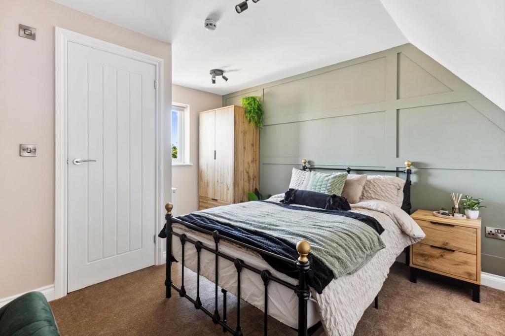 A cozy double bedroom featuring a comfortable b...