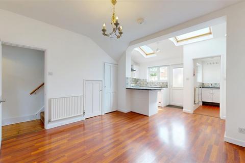 3 bedroom house to rent, Portland Road, Weymouth