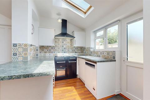 3 bedroom house to rent, Portland Road, Weymouth