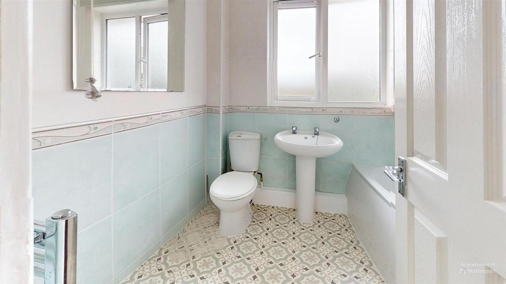 Bathroom-Defurnished.jpg