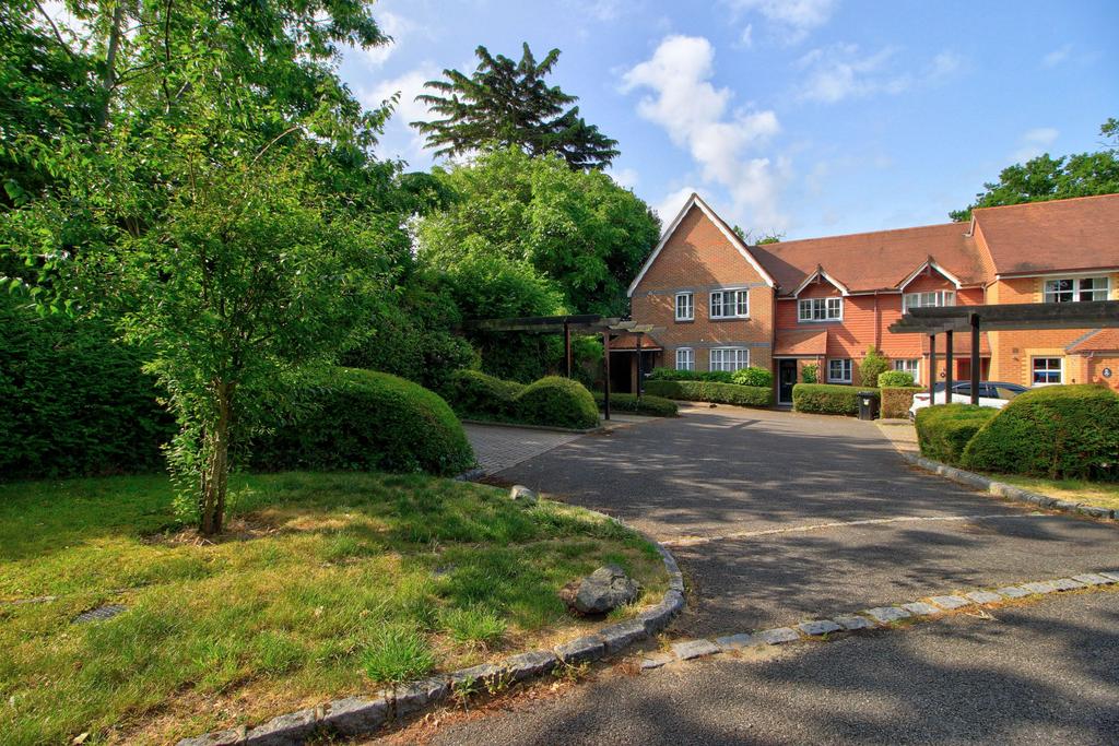 Quiet, secluded &amp; town centre