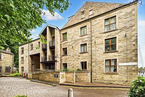 Lune Square, St Georges Quay | A stylish 2 bed apartment with tree lined views