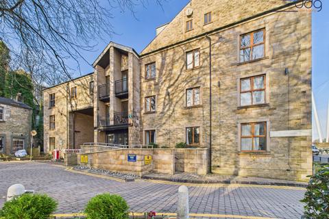 Lune Square, St Georges Quay | A stylish 2 bed apartment with tree lined views