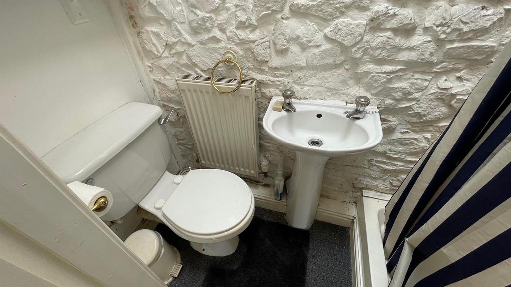 3 piece shower room en suite
