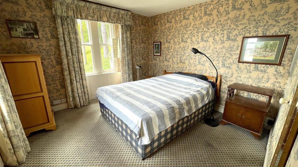 Double aspect bedroom 1