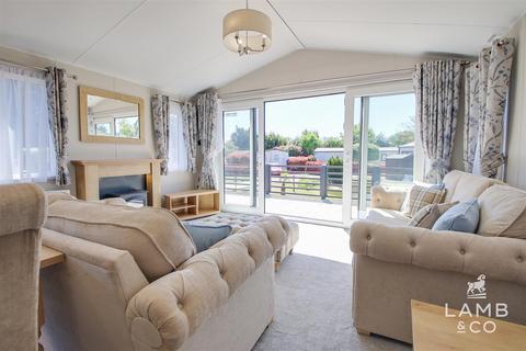 2 bedroom park home for sale, St. Johns Road, Clacton-On-Sea CO16