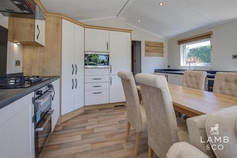 2 bedroom park home for sale, St. Johns Road, Clacton-On-Sea CO16