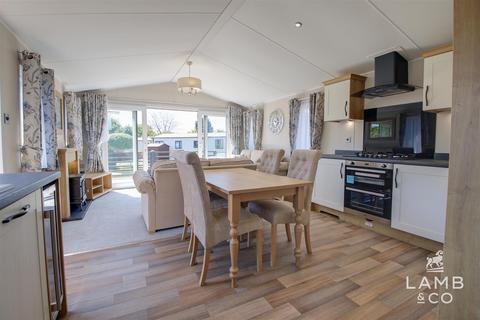 2 bedroom park home for sale, St. Johns Road, Clacton-On-Sea CO16